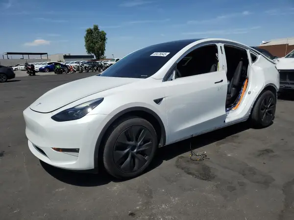 7SAYGAEE2RF151318 2024 TESLA MODEL Y - Image 1