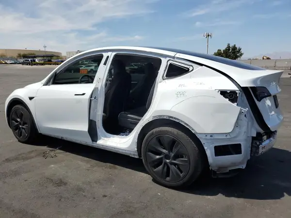 7SAYGAEE2RF151318 2024 TESLA MODEL Y - Image 2