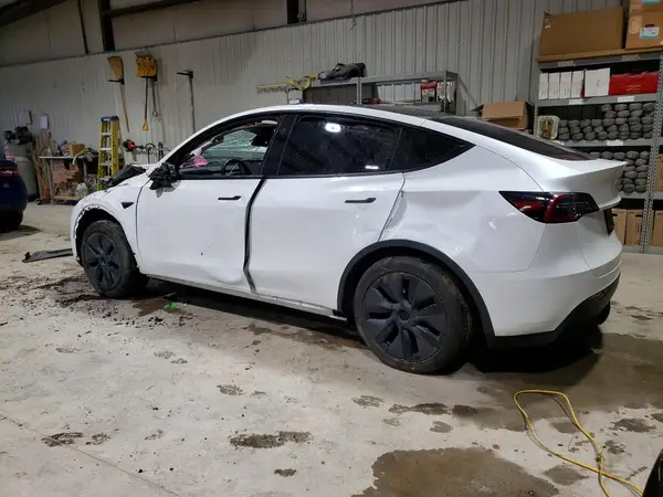 7SAYGAEE2RF158835 2024 TESLA MODEL Y - Image 2