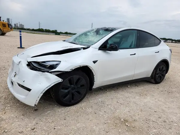 7SAYGAEE2RF177093 2024 TESLA MODEL Y - Image 1