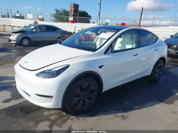 7SAYGAEE2RF195688 2024 TESLA MODEL Y - Image 2