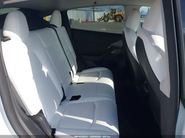 7SAYGAEE2RF195688 2024 TESLA MODEL Y - Image 8