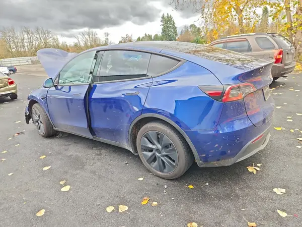 7SAYGAEE2RF196260 2024 TESLA MODEL Y - Image 2