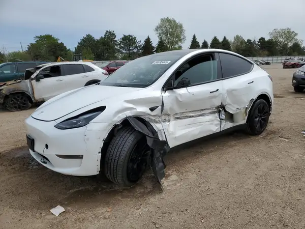 7SAYGAEE2RF207192 2024 TESLA MODEL Y - Image 1