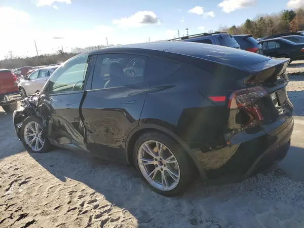 7SAYGAEE2RF981250 2024 TESLA MODEL Y - Image 2