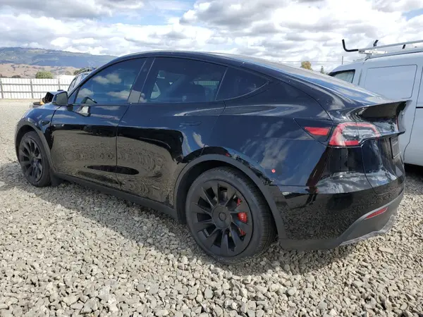 7SAYGAEE2RF987565 2024 TESLA MODEL Y - Image 2