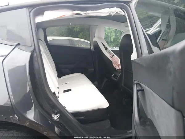 7SAYGAEE2SF216660 2025 TESLA MODEL Y - Image 8