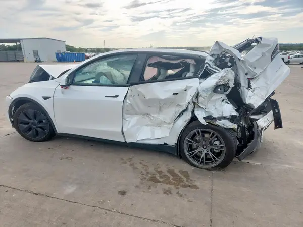 7SAYGAEE2SF223270 2025 TESLA MODEL Y - Image 2