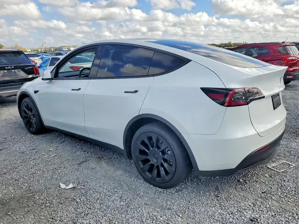 7SAYGAEE2SF227884 2025 TESLA MODEL Y - Image 2