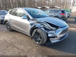 7SAYGAEE2SF289611 2025 TESLA MODEL Y