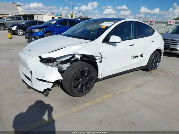 7SAYGAEE2SF291066 2025 TESLA MODEL Y - Image 2