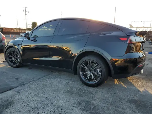 7SAYGAEE2SF307962 2025 TESLA MODEL Y - Image 2