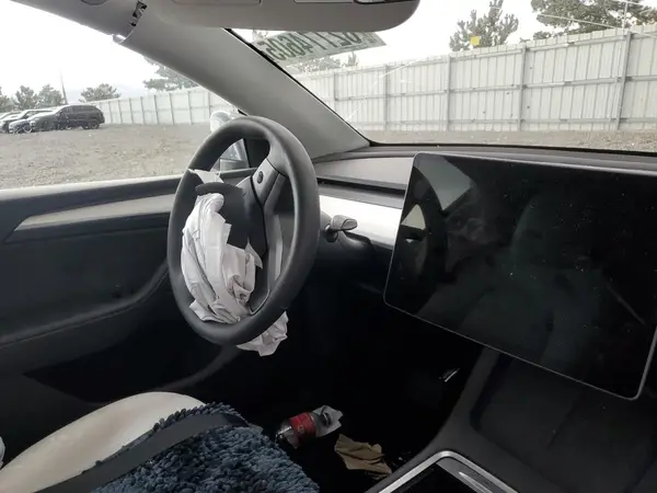 7SAYGAEE2SF312174 2025 TESLA MODEL Y - Image 8