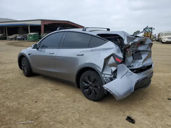 7SAYGAEE2SF312868 2025 TESLA MODEL Y - Image 2