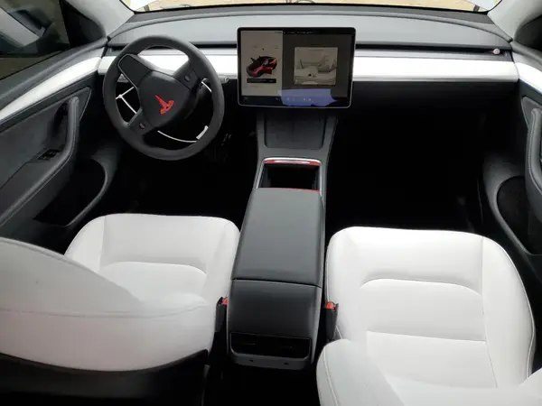 7SAYGAEE2SF312868 2025 TESLA MODEL Y - Image 8