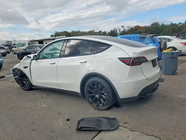 7SAYGAEE3NF306923 2022 TESLA MODEL Y - Image 2