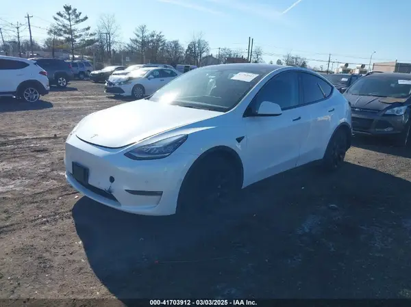 7SAYGAEE3NF337220 2022 TESLA MODEL Y - Image 2