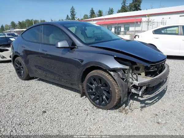 7SAYGAEE3NF359220 2022 TESLA MODEL Y - Image 1