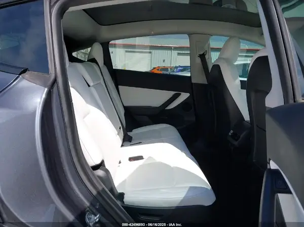 7SAYGAEE3NF359220 2022 TESLA MODEL Y - Image 8