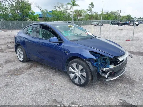 7SAYGAEE3NF394274 2022 TESLA MODEL Y - Image 1