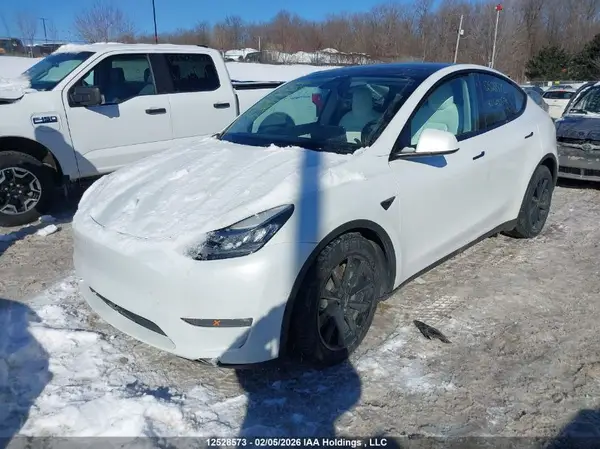7SAYGAEE3NF400591 2022 TESLA MODEL Y - Image 2