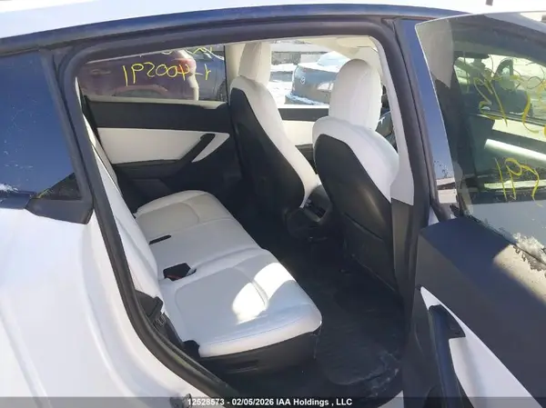 7SAYGAEE3NF400591 2022 TESLA MODEL Y - Image 8