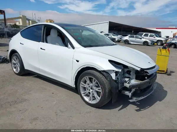 7SAYGAEE3NF405905 2022 TESLA MODEL Y - Image 1