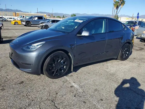 7SAYGAEE3NF421683 2022 TESLA MODEL Y - Image 1