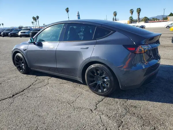 7SAYGAEE3NF421683 2022 TESLA MODEL Y - Image 2