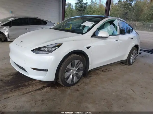 7SAYGAEE3NF427483 2022 TESLA MODEL Y - Image 2