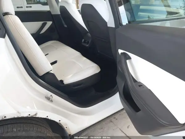 7SAYGAEE3NF427483 2022 TESLA MODEL Y - Image 8