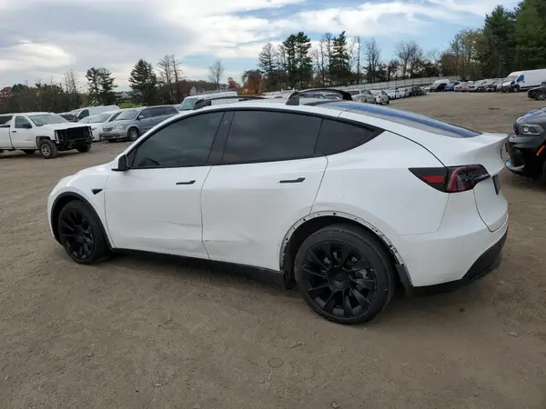 7SAYGAEE3NF432358 2022 TESLA MODEL Y - Image 2