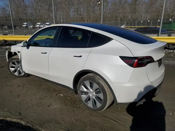 7SAYGAEE3NF466378 2022 TESLA MODEL Y - Image 2