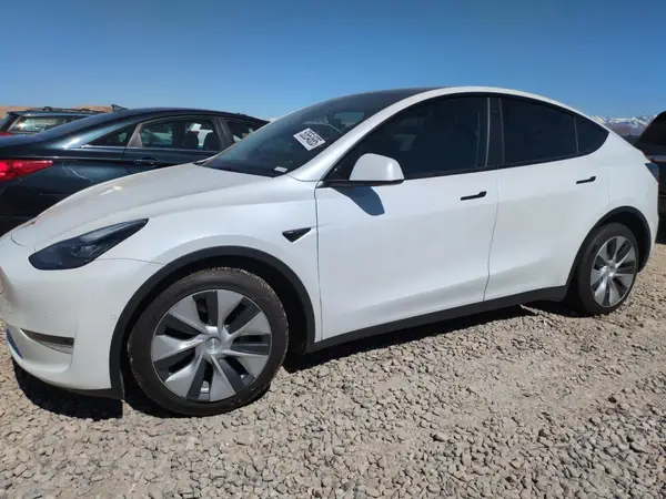 7SAYGAEE3NF468289 2022 TESLA MODEL Y - Image 1