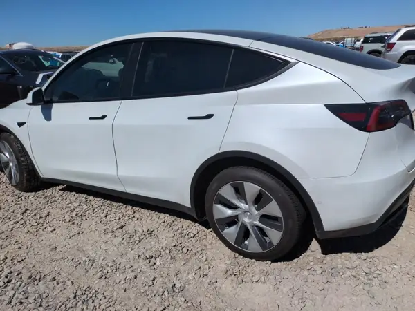 7SAYGAEE3NF468289 2022 TESLA MODEL Y - Image 2