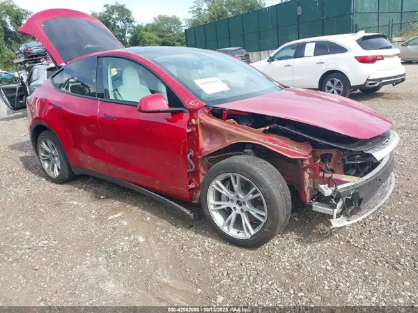 7SAYGAEE3NF484623 2022 TESLA MODEL Y - Image 1