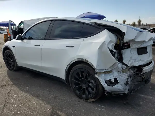 7SAYGAEE3NF493905 2022 TESLA MODEL Y - Image 2