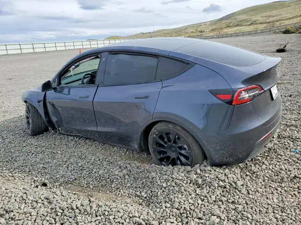 7SAYGAEE3NF518771 2022 TESLA MODEL Y - Image 2