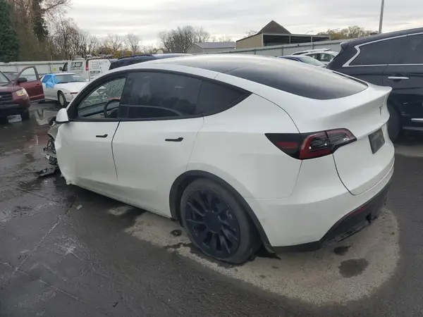 7SAYGAEE3NF545078 2022 TESLA MODEL Y - Image 2