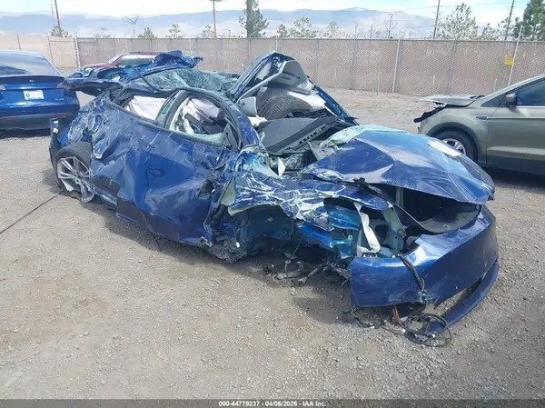 7SAYGAEE3NF555724 2022 TESLA MODEL Y - Image 1