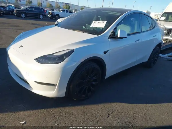7SAYGAEE3NF558560 2022 TESLA MODEL Y - Image 2