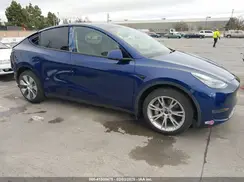7SAYGAEE3NF573141 2022 TESLA MODEL Y
