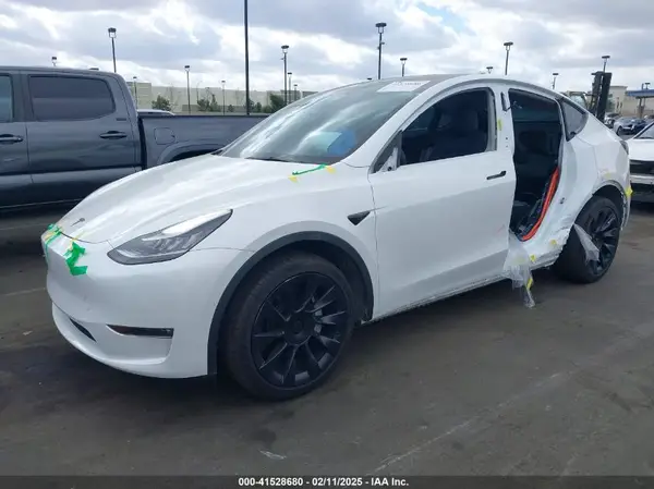 7SAYGAEE3NF575178 2022 TESLA MODEL Y - Image 2
