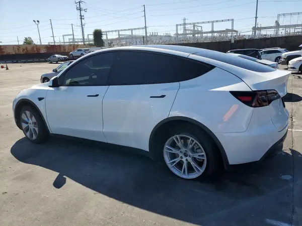7SAYGAEE3PF590055 2023 TESLA MODEL Y - Image 2