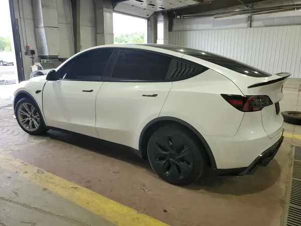 7SAYGAEE3PF604617 2023 TESLA MODEL Y - Image 2