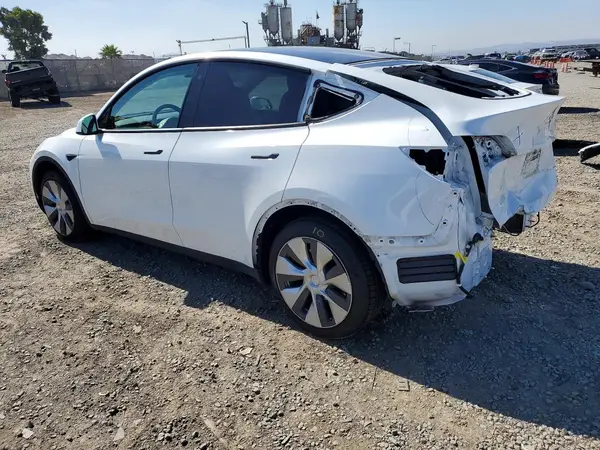 7SAYGAEE3PF621286 2023 TESLA MODEL Y - Image 2