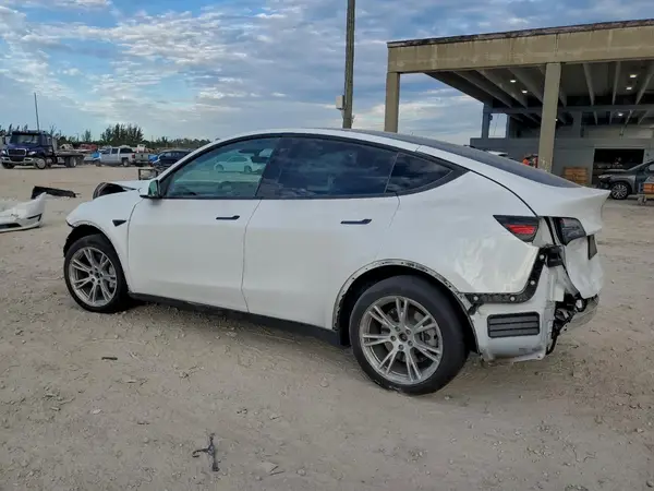 7SAYGAEE3PF646270 2023 TESLA MODEL Y - Image 2