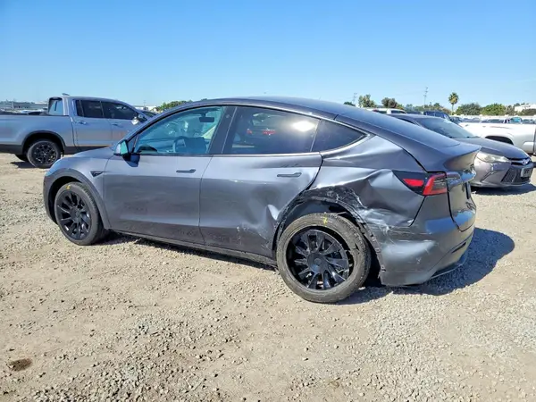 7SAYGAEE3PF692701 2023 TESLA MODEL Y - Image 2