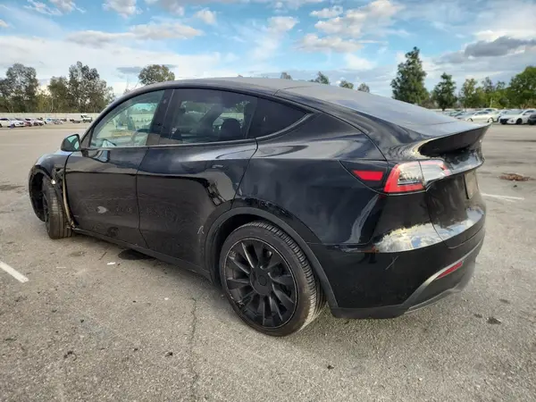 7SAYGAEE3PF702255 2023 TESLA MODEL Y - Image 2