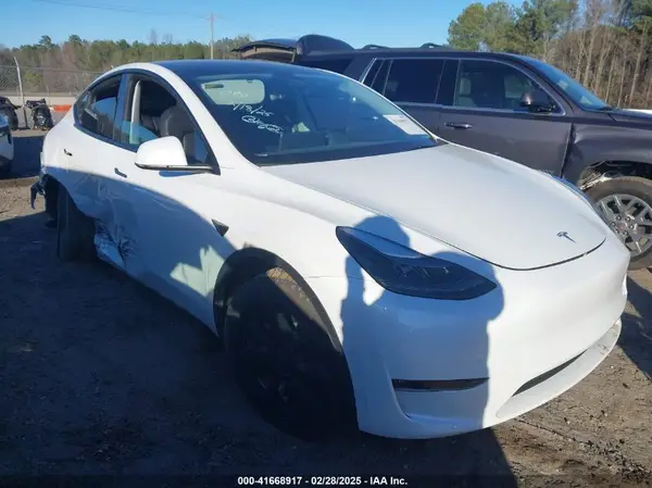 7SAYGAEE3PF753657 2023 TESLA MODEL Y - Image 1